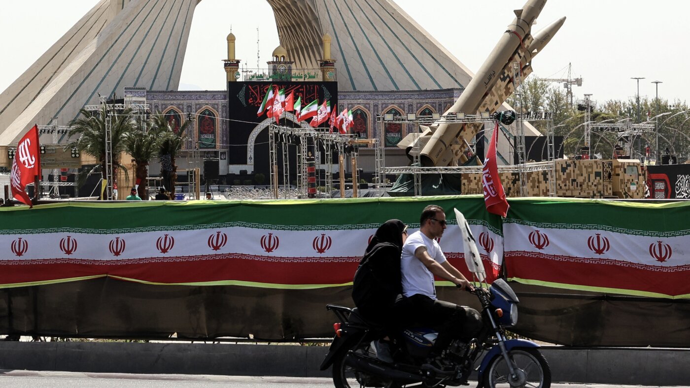 You are currently viewing Trump threatens Iran escalation as tit-for-tat airstrikes continue : NPR