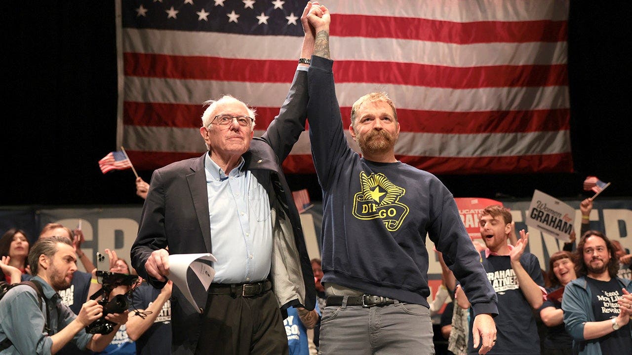 You are currently viewing Bernie Sanders defends his Platner endorsement amid assault claim