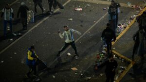 Read more about the article Argentina fans throw stones at police after World Cup defeat | World Cup