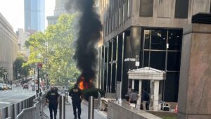 Read more about the article Man arrested after fire outside New York immigration court | Migration