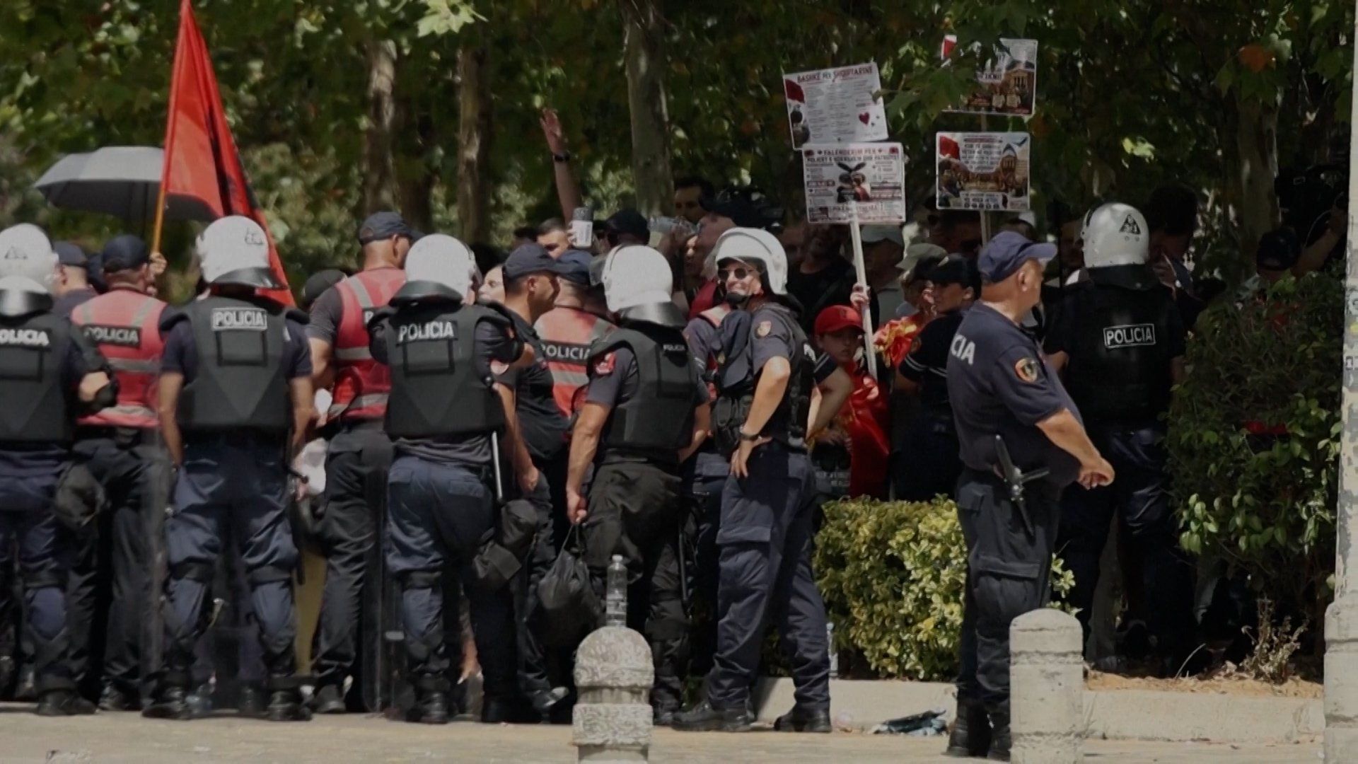 Read more about the article Albanian protesters pelt lawmakers’ cars over resort projects | Police