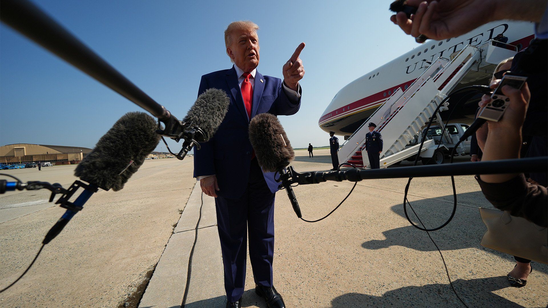 You are currently viewing Trump: Iran will ‘pay a big price’ for US troop deaths | Donald Trump