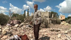 Read more about the article Lebanese return to homes of rubble left by Israel in so-called pilot zones | Israel attacks Lebanon