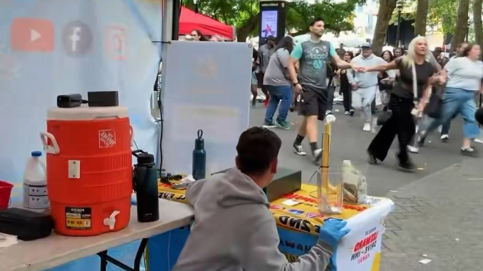 You are currently viewing Vendor’s livestream captures chaos as gunfire erupts at Seattle Center | Gun Violence