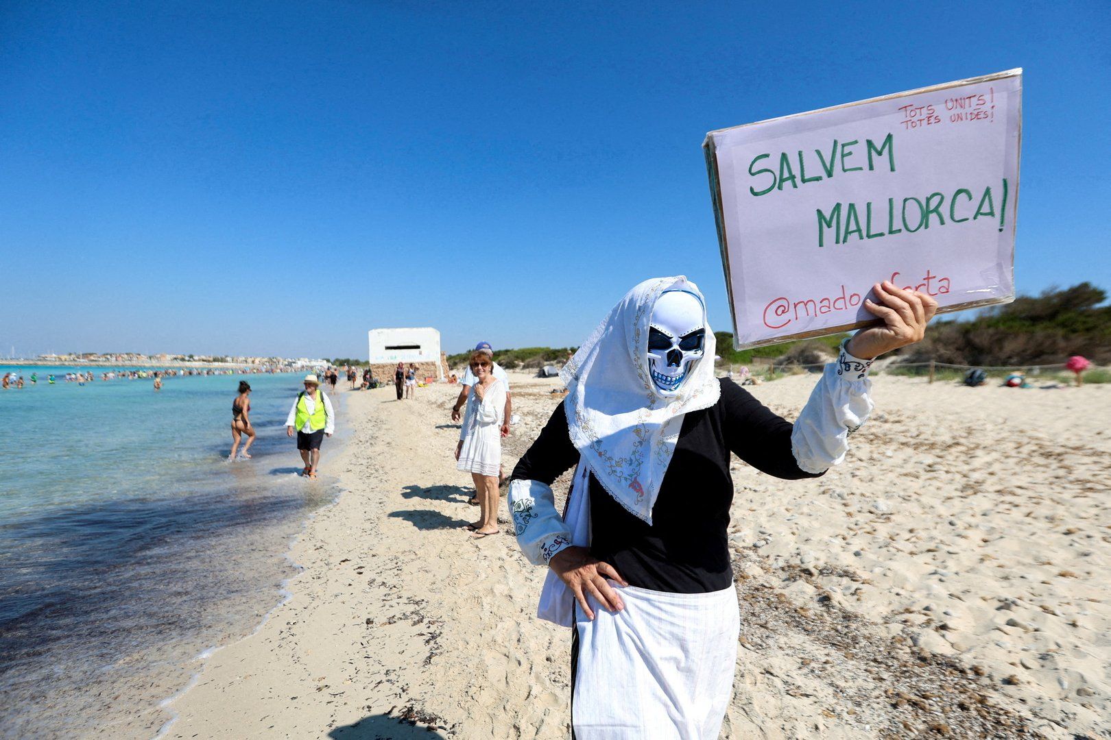 You are currently viewing Spain protests mass ‘touristification’ of Mallorca | Tourism
