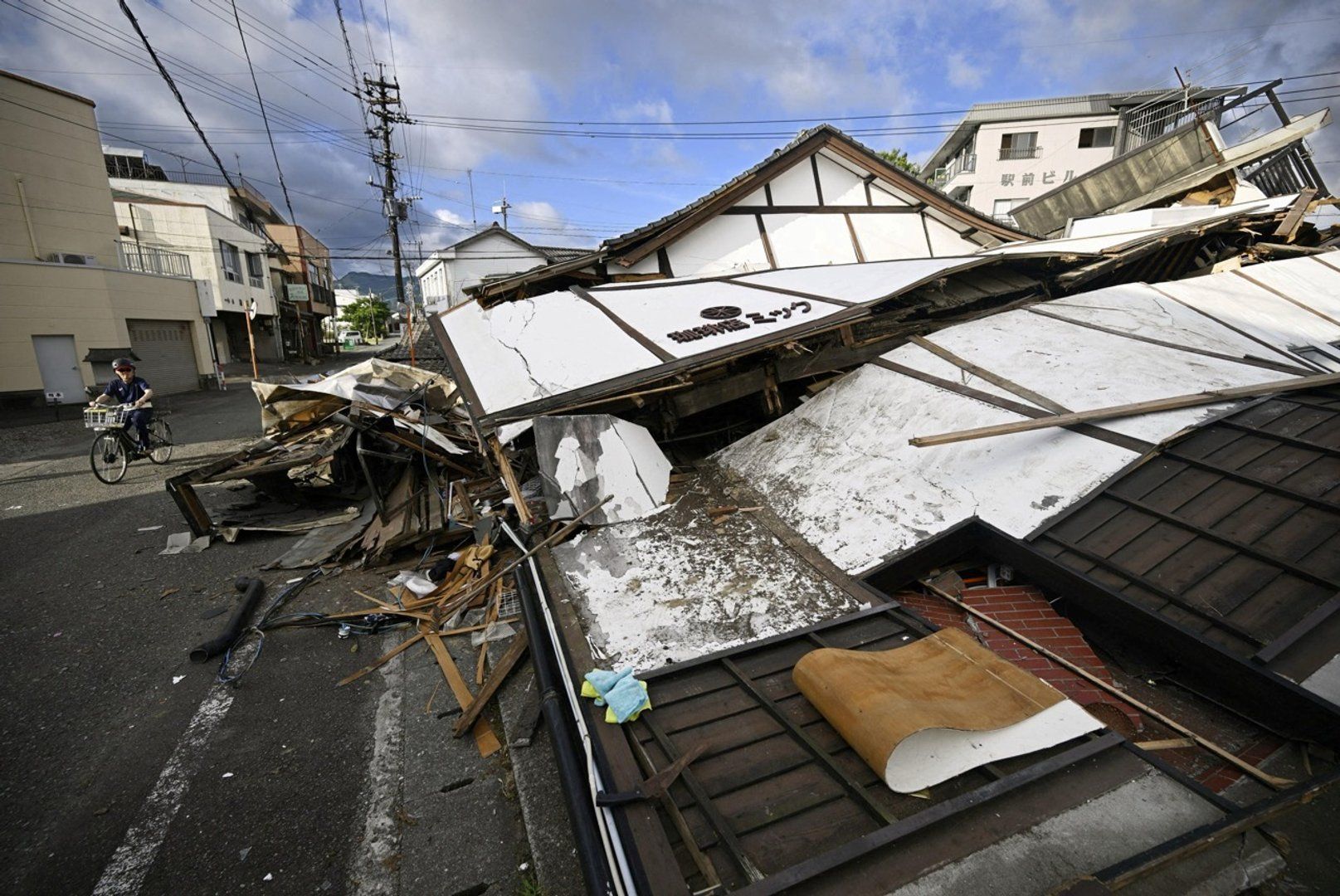 You are currently viewing Latest images of damage as death toll from Japan’s Kyushu quake rises | Newsfeed