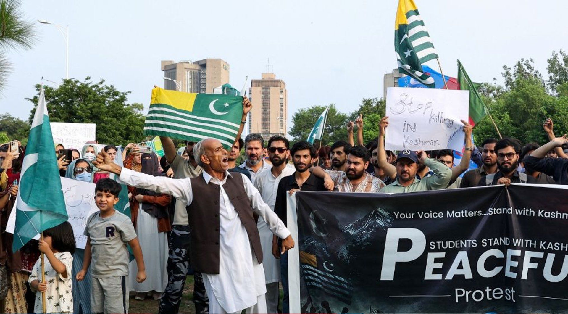 You are currently viewing How is Islamabad handling crisis in Pakistan-administered Kashmir? | India-Pakistan Tensions News