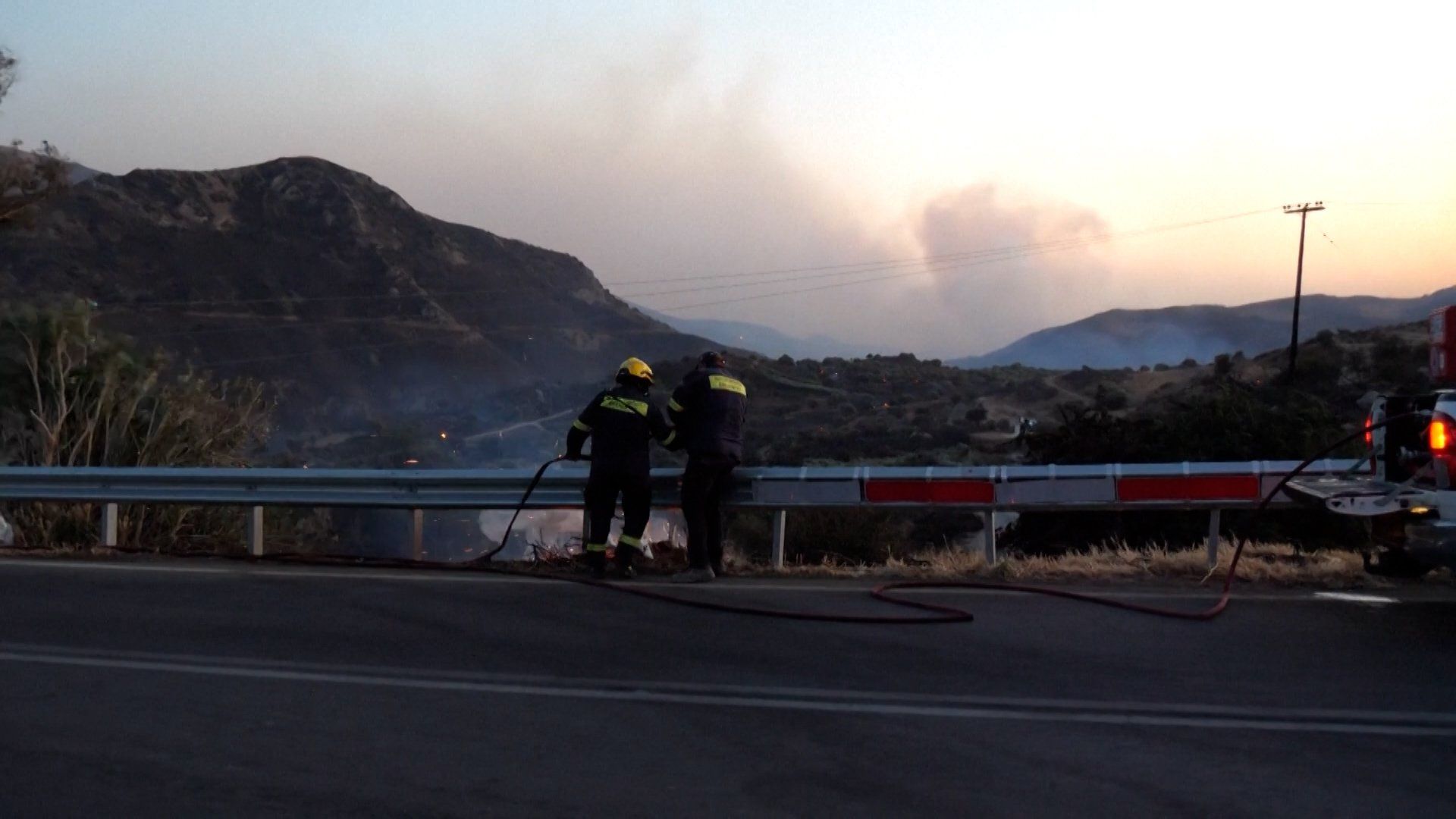 You are currently viewing Dramatic sea rescue as firefighters die on the Greek island of Crete | Climate Crisis