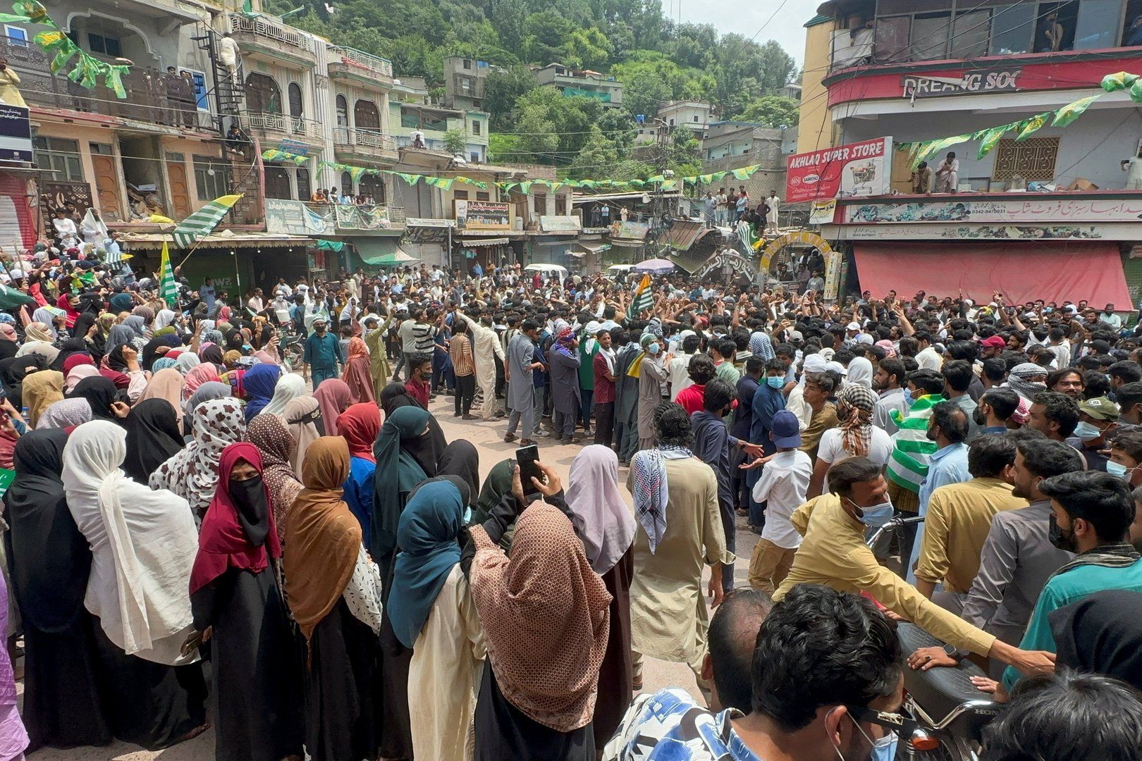 You are currently viewing Is Pakistan ‘using India’s playbook’ in Kashmir? | Politics