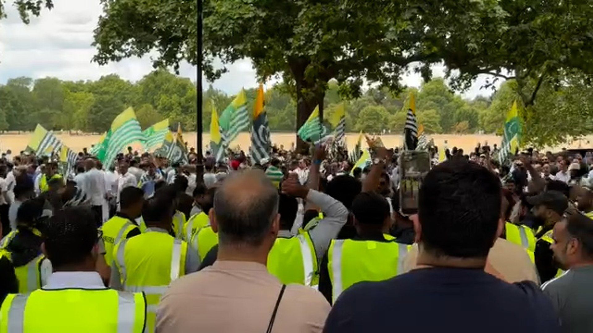 Read more about the article London protesters march through streets in solidarity with Azad Kashmir | Elections