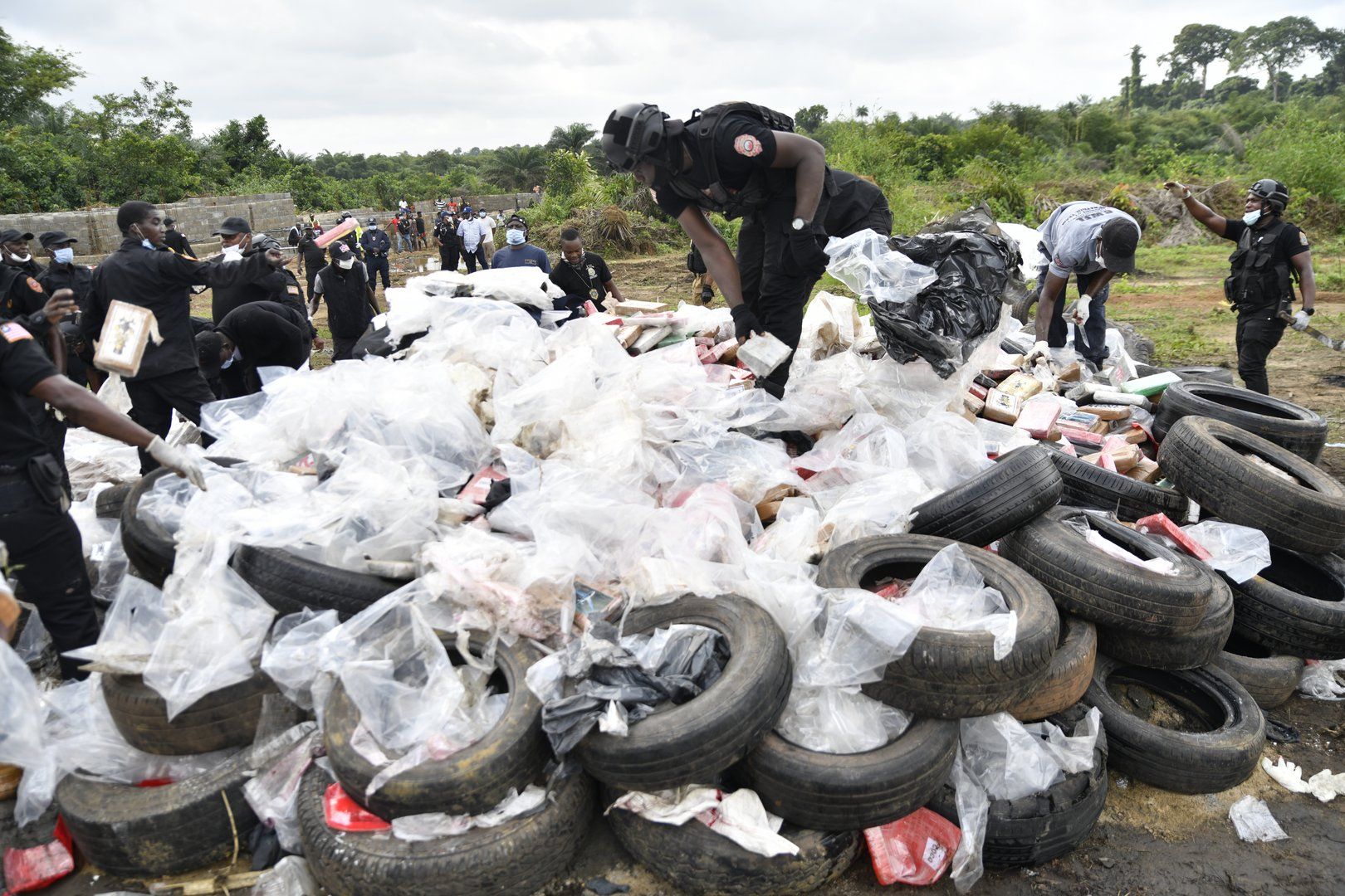 You are currently viewing Liberia burns 4.2 metric tonnes of cocaine after record drug seizure | Police