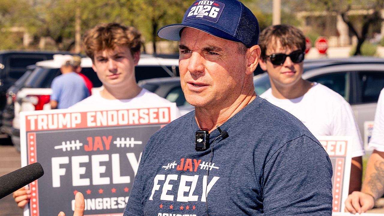 Read more about the article Ex-NFL star backed by President Trump wins battleground primary
