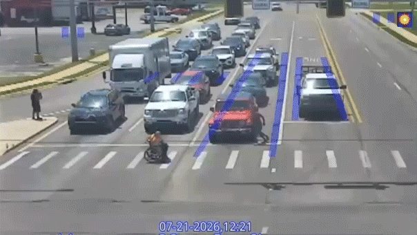 You are currently viewing Driver wearing Spider-Man costume helps man in wheelchair cross street in Arkansas
