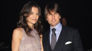 Read more about the article Tom Cruise and Katie Holmes’ daughter drops last name in legal change