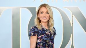 Read more about the article Kelly Ripa misses ‘Live with Kelly and Mark’ after gum graft surgery