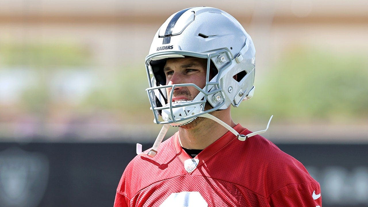 Read more about the article Kirk Cousins named Raiders starting quarterback over Fernando Mendoza