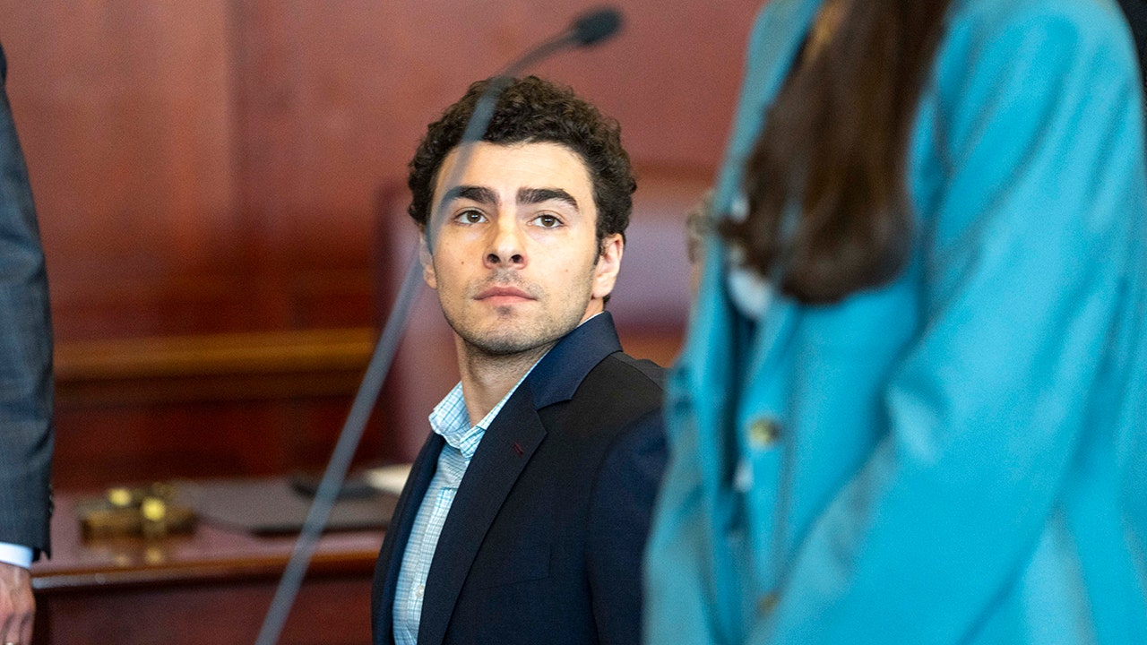 Read more about the article Luigi Mangione lawyers argue media access rules violate public trial