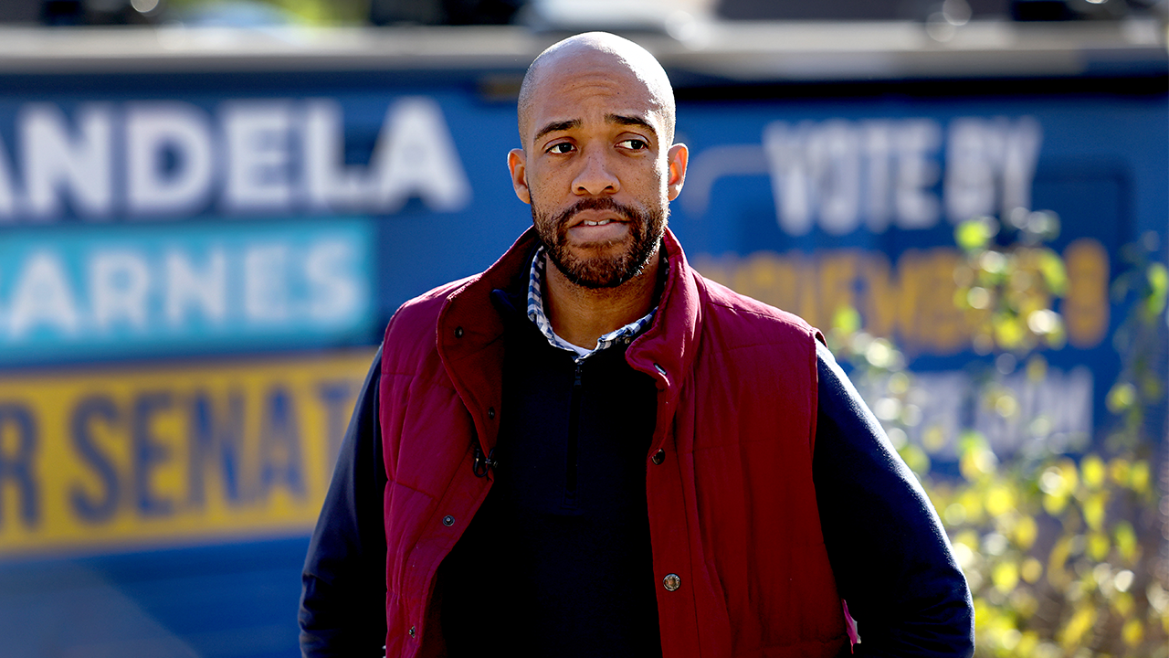 You are currently viewing Mandela Barnes suspends Wisconsin gubernatorial campaign amid crowded field