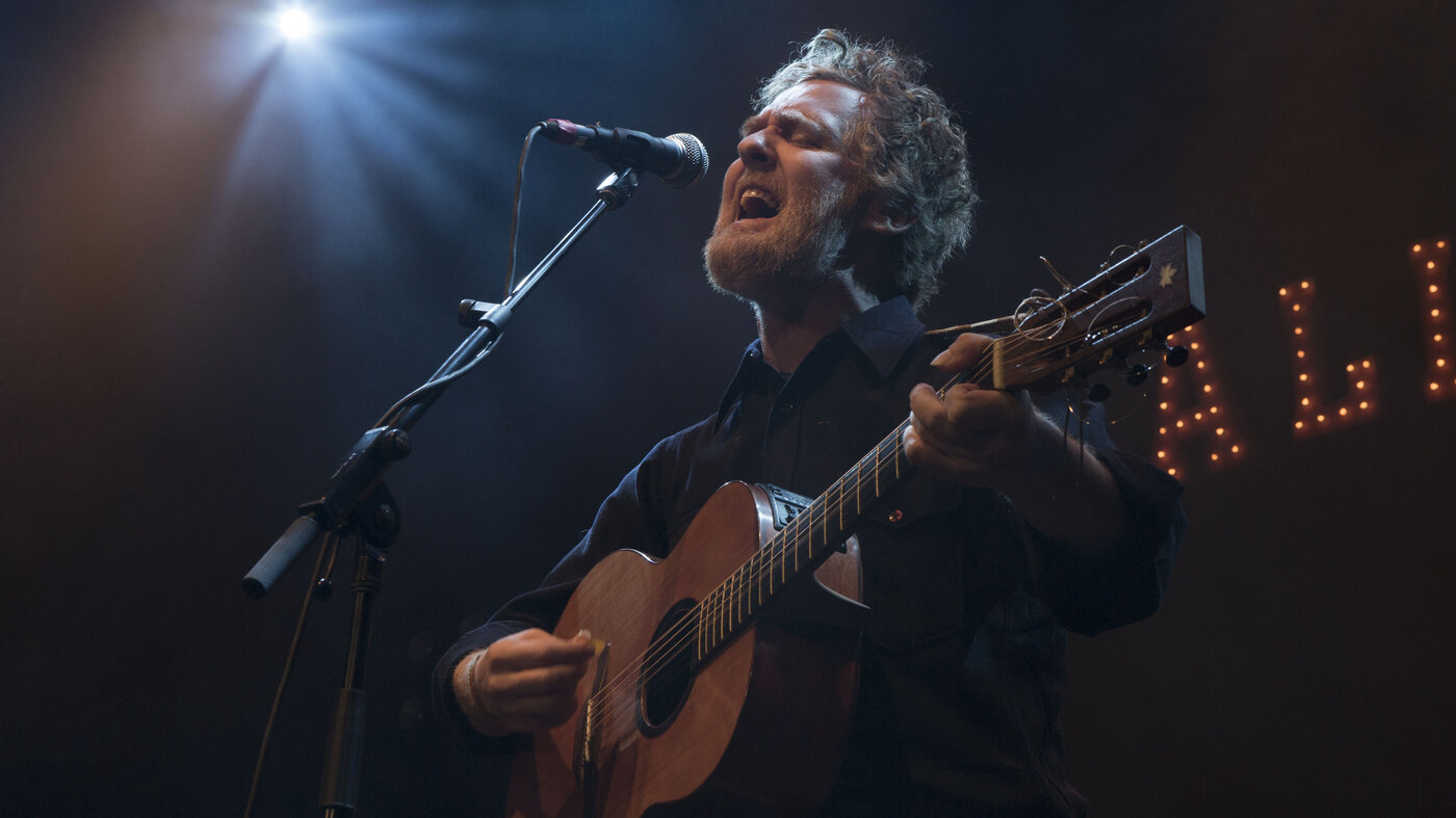You are currently viewing Glen Hansard, Irish songwriter and ‘Once’ star, dies at 56 : NPR