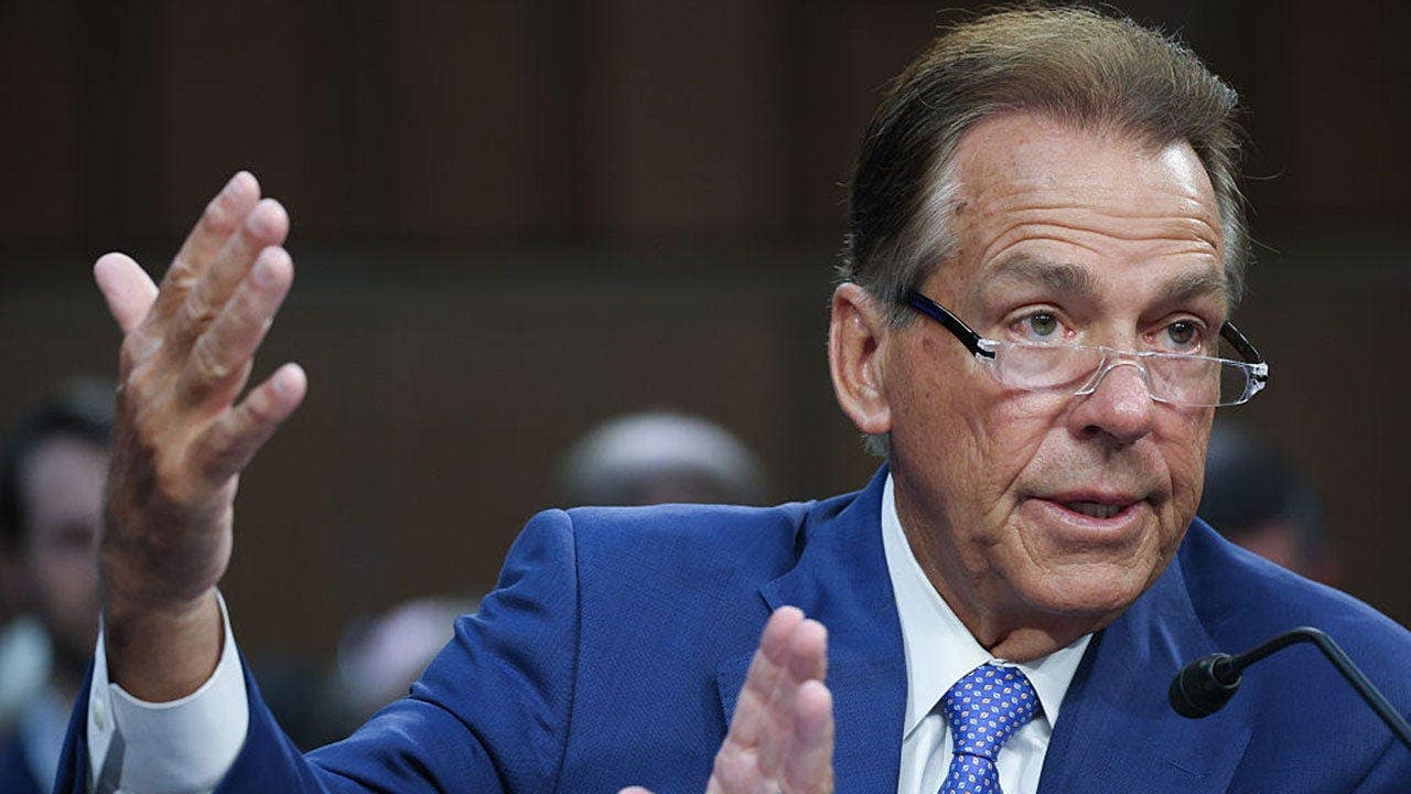 You are currently viewing Nick Saban has the best solution for fixing the problems with college football scheduling