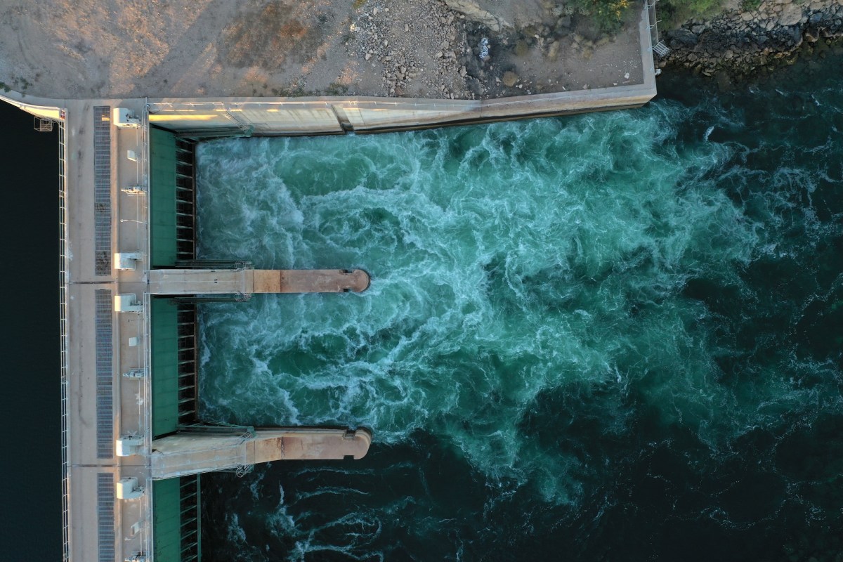 You are currently viewing US government says Iran-linked hackers are disrupting American water and energy providers