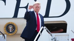 Read more about the article Trump flexes power in Arizona primaries as Democrats dodge far-left upset