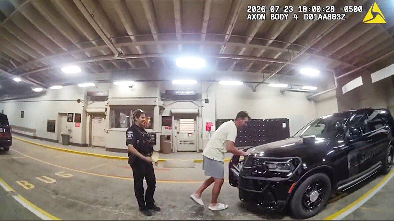 You are currently viewing Tony Romo treating his field sobriety test like an NFL combine leaves fans stunned