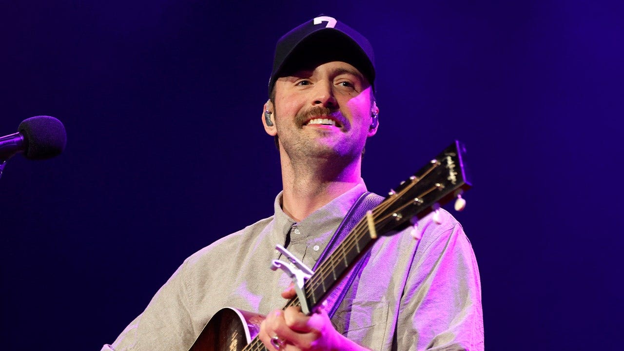 You are currently viewing Ruston Kelly admits to fentanyl dependency after golf cart accident