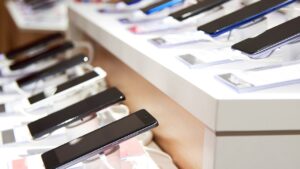 Read more about the article Save up to $1,000 on a new Samsung Galaxy or iPhone with these Verizon and Xfinity deals