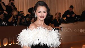 Read more about the article Selena Gomez poses in swimsuit on yacht vacation with Benny Blanco