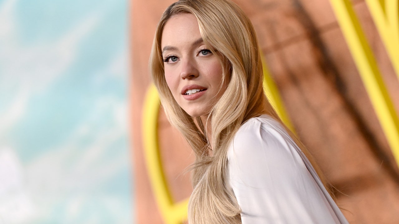 Read more about the article Sydney Sweeney shares an Australia photo dump while filming ‘Gundam’