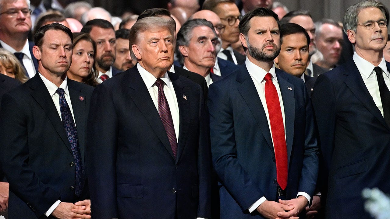 You are currently viewing Trump recites Lindsey Graham’s phone number during eulogy address