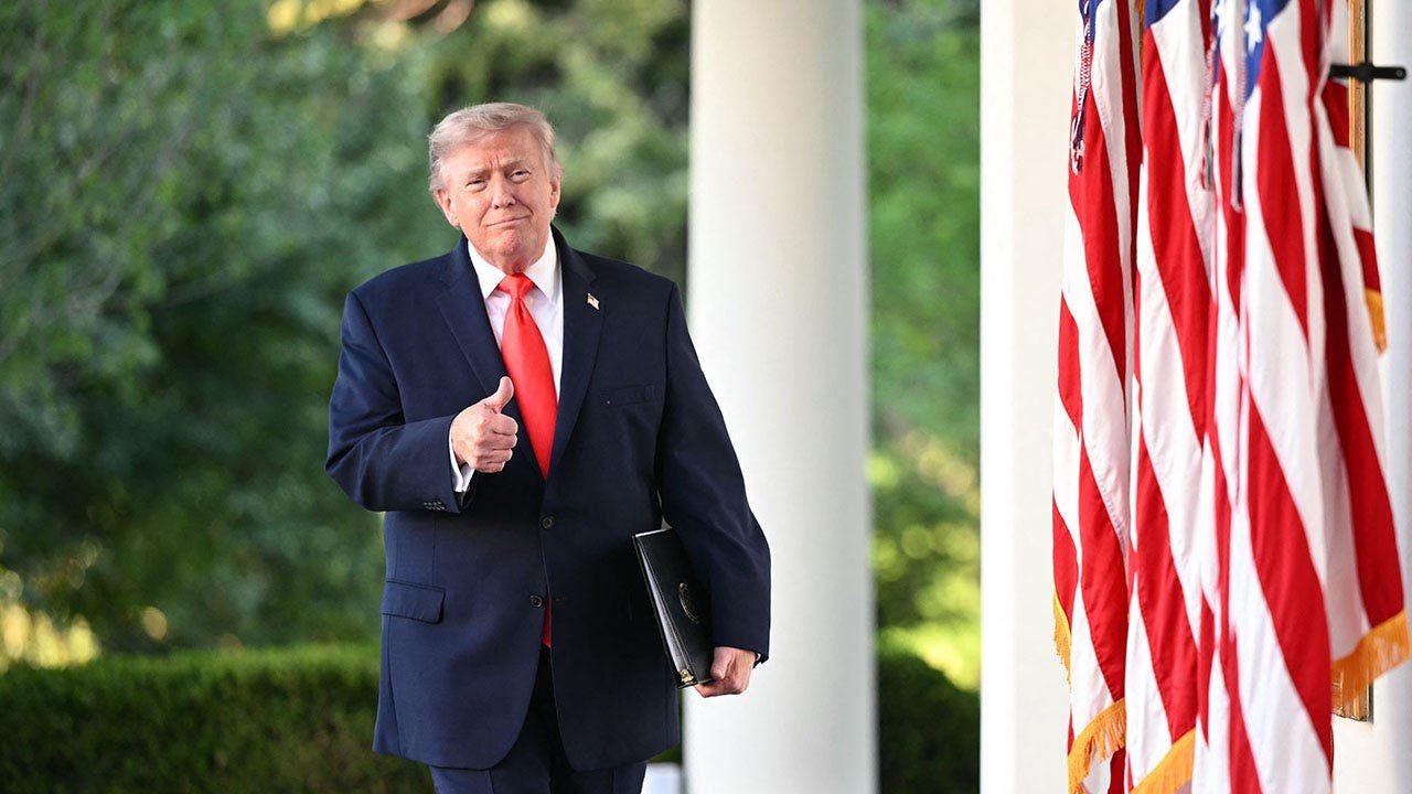 You are currently viewing Trump returns to White House Correspondents’ Dinner after alleged assassination attempt and more top headlines