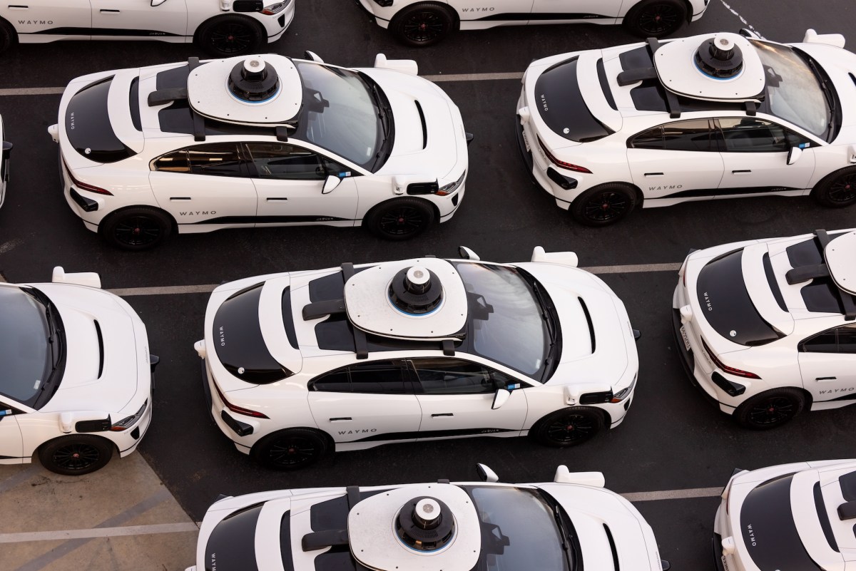You are currently viewing Waymo, robotaxi operators face fresh scrutiny over emergency response failures