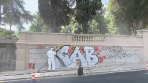 Read more about the article Rome’s viral graffiti cleaner is taking on an ancient problem | Arts and Culture News