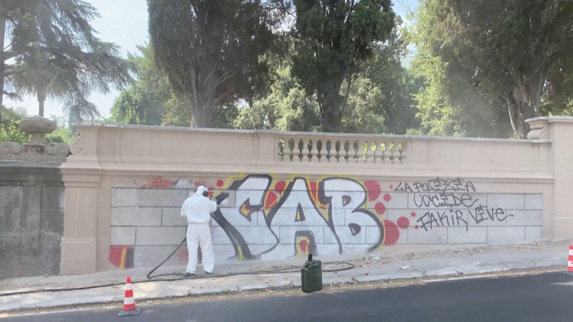 Read more about the article Rome’s viral graffiti cleaner is taking on an ancient problem | Arts and Culture News