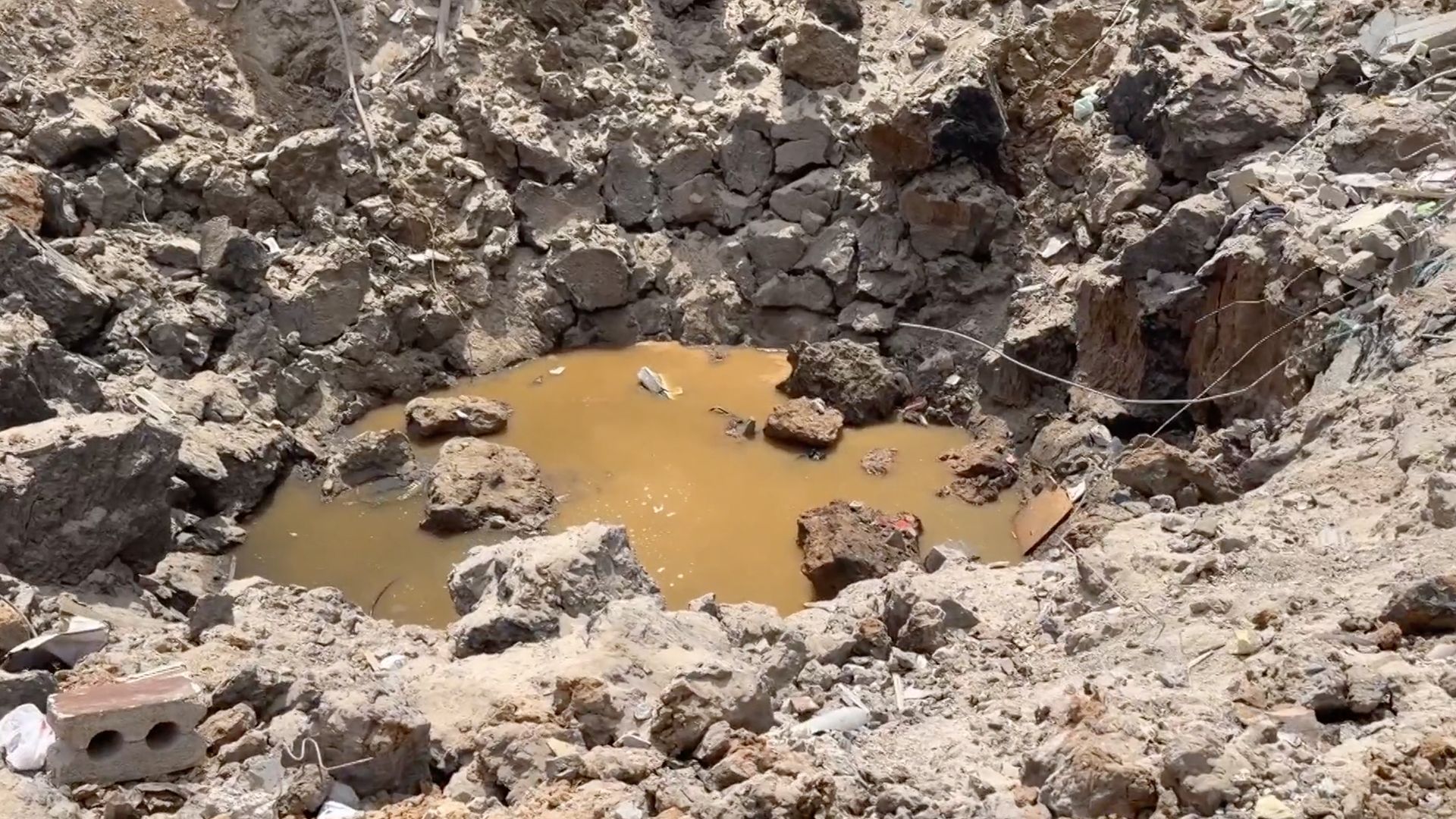 You are currently viewing Huge crater after back-to-back Israeli strikes on Gaza refugee camp | Gaza News