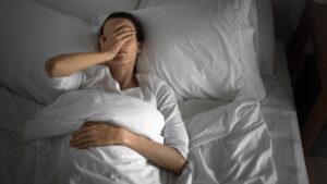 Read more about the article Sleep deprivation linked to weight gain and larger waistline, study finds