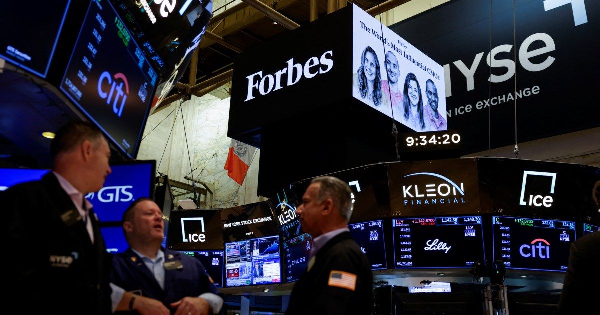 You are currently viewing US stocks near record high, oil falls as Trump claims Iran talks under way