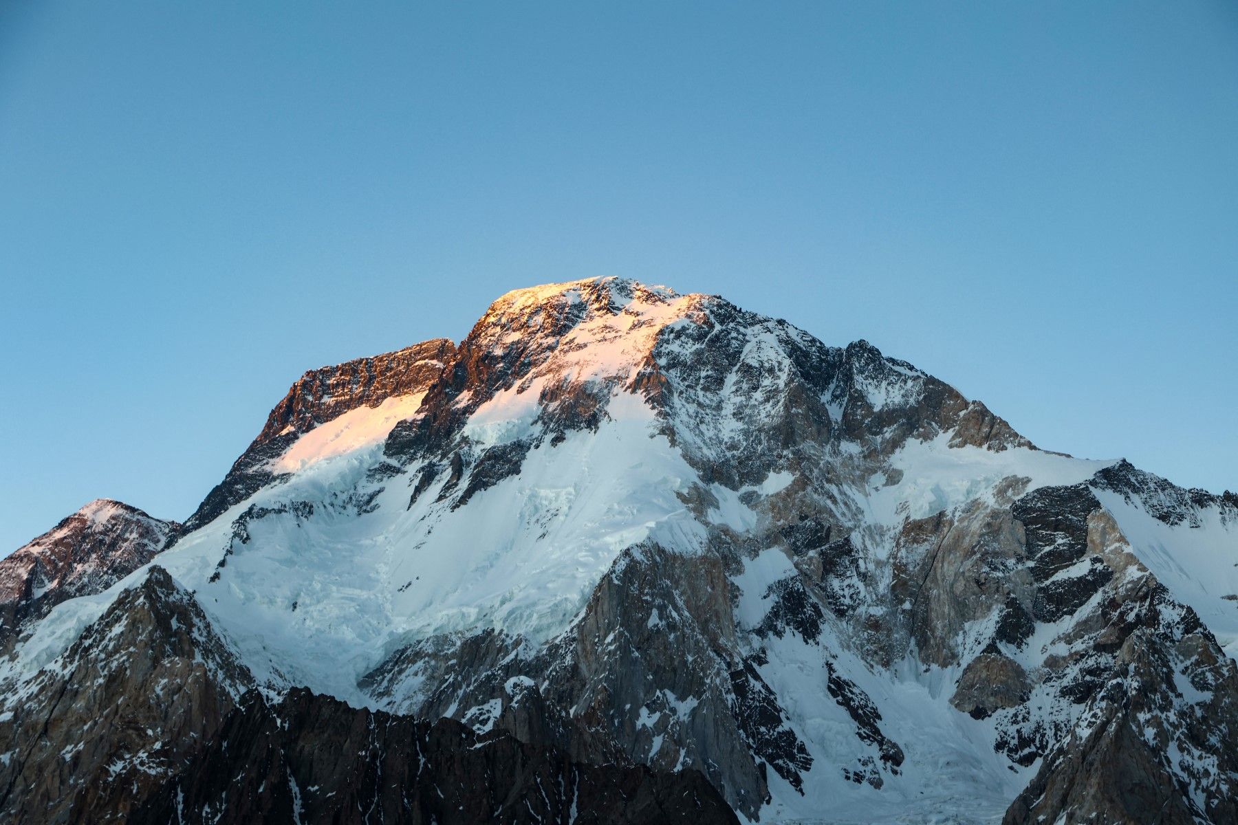 You are currently viewing Omani legend, US novice: Pakistan recovers bodies from Broad Peak
