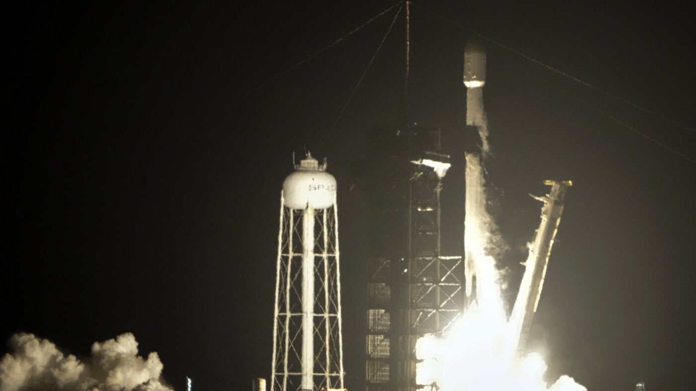 You are currently viewing Defunct part of SpaceX Falcon 9 rocket will slam into the moon : NPR