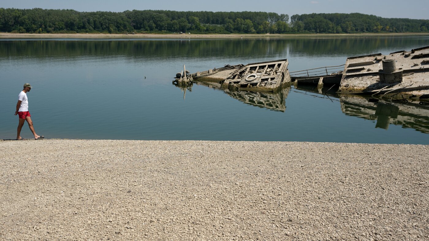 You are currently viewing Europe heat wave strains energy and wildfire response : NPR