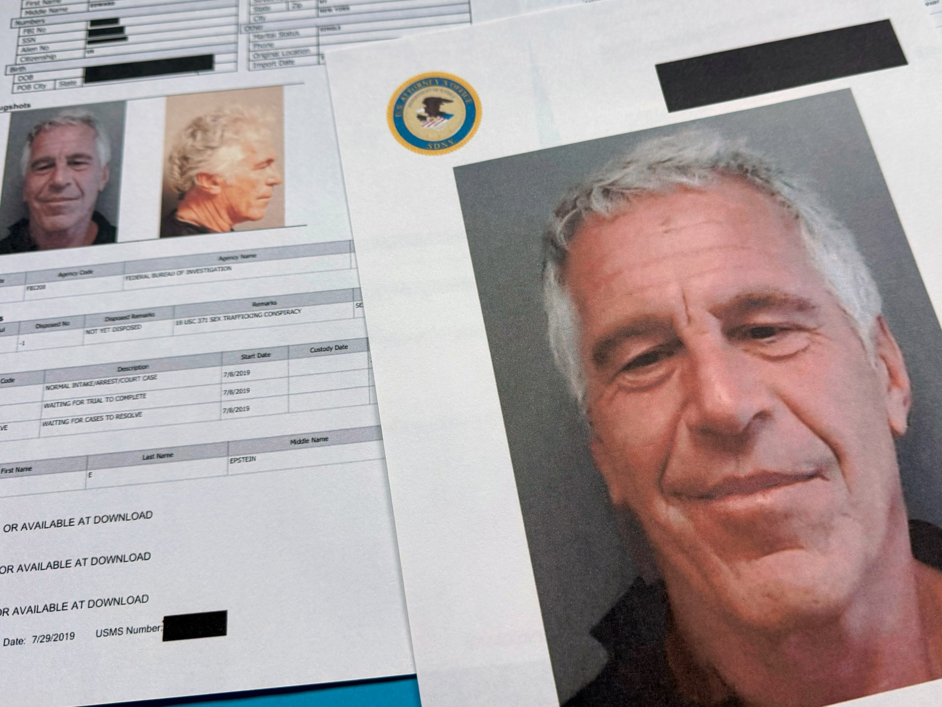 You are currently viewing Senate Democrat’s report says major banks ‘looked the other way’ on Epstein
