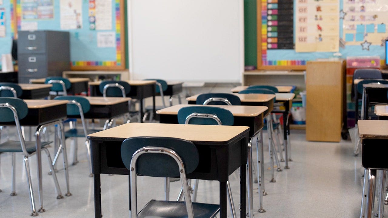 You are currently viewing Humanoid robot won’t enter New York high school classroom, yet