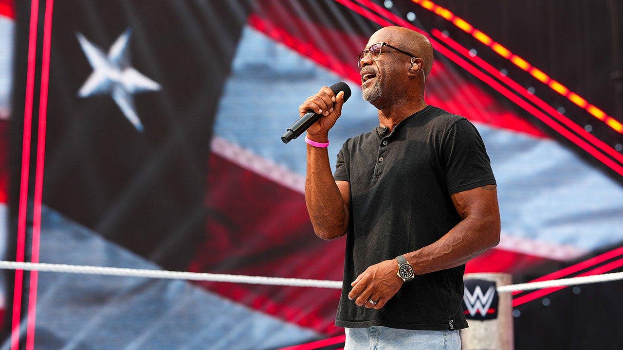 Read more about the article WWE SummerSlam: Darius Rucker sings the national anthem before the PLE