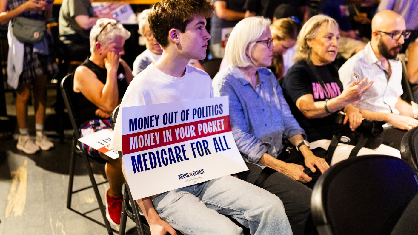 You are currently viewing Michigan Democratic primary tests if progressives can win swing states : NPR