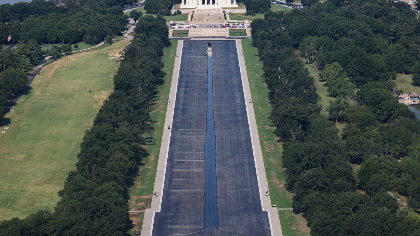 You are currently viewing Reflecting pool vandalism charges dropped against Hearn, others : NPR