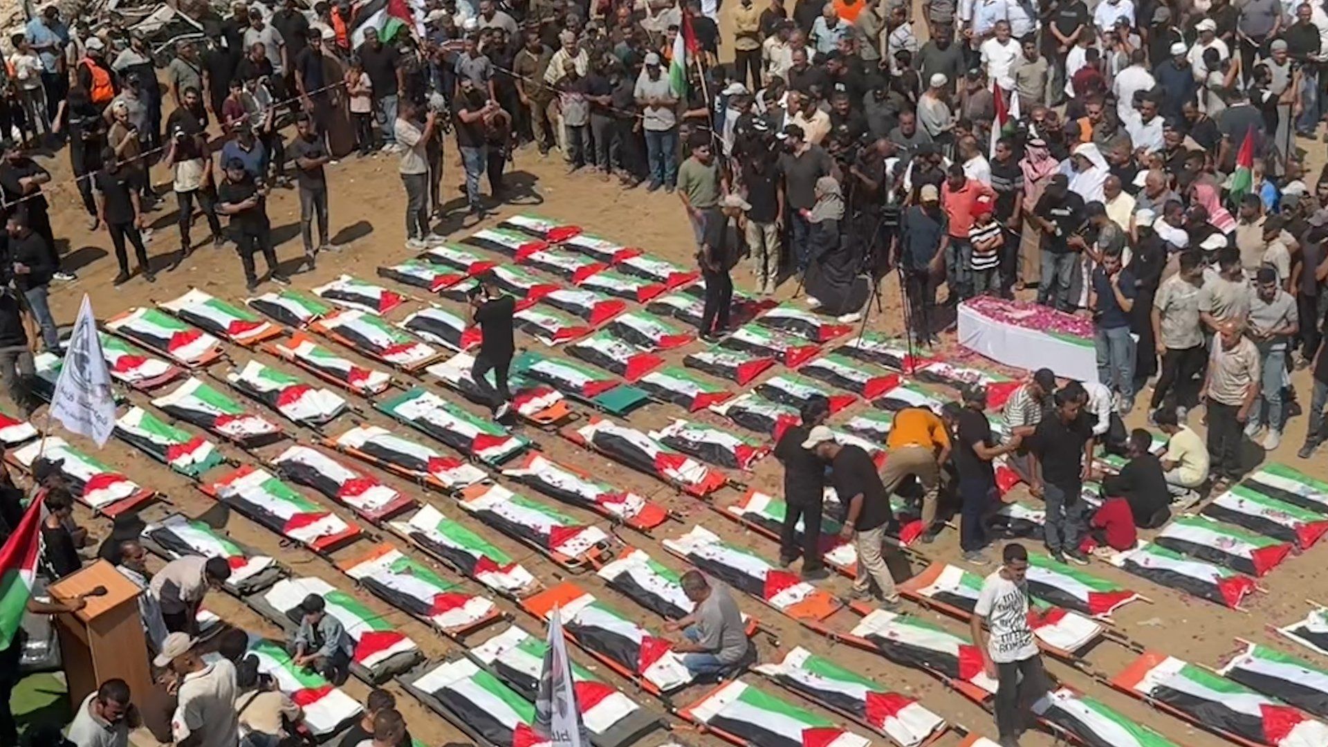 You are currently viewing Mass funeral held for 112 members of two Palestinian families | Gaza News