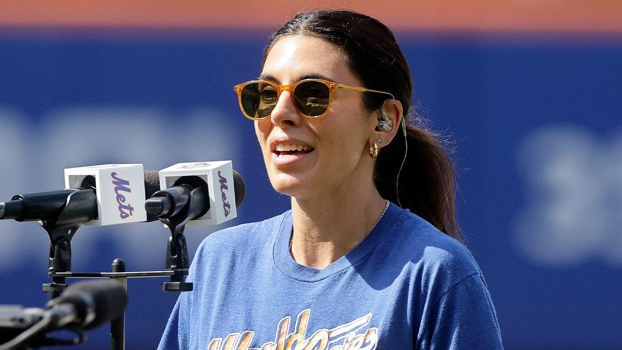 You are currently viewing ‘Sopranos’ star sings national anthem at Mets game on same day that fellow castmember dies