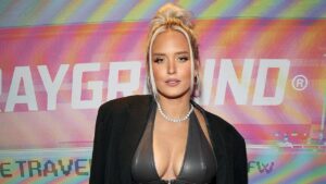 Read more about the article Country singer Macy Kate rebuilds her career with anthem performance & NFL boyfriend, plus dorm costs & Marv!